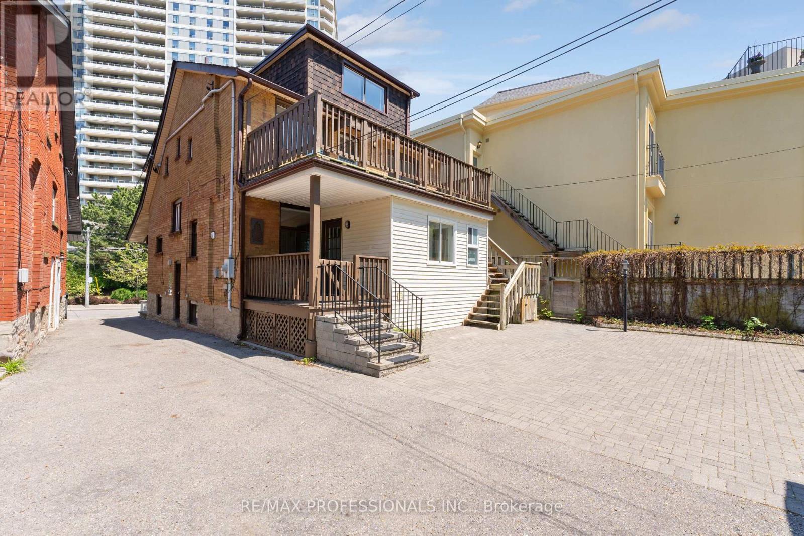 36 Gothic Avenue, Toronto, Ontario  M6P 2V9 - Photo 37 - W13152994