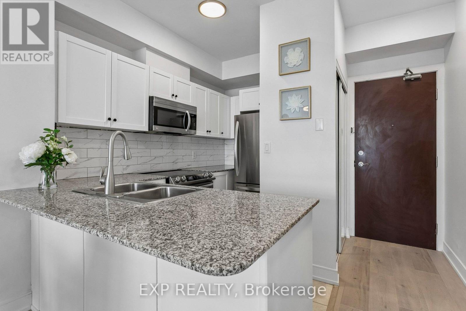 1406 - 1359 Rathburn Road E, Mississauga, Ontario L4W 5P7 - Photo 9 - W13094008