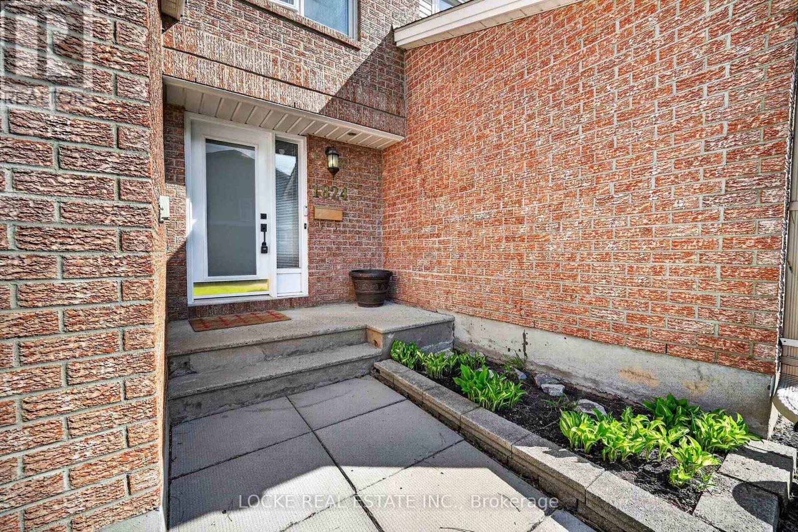 1824 Summerfields Crescent, Ottawa, Ontario  K1C 7B8 - Photo 2 - X13153004