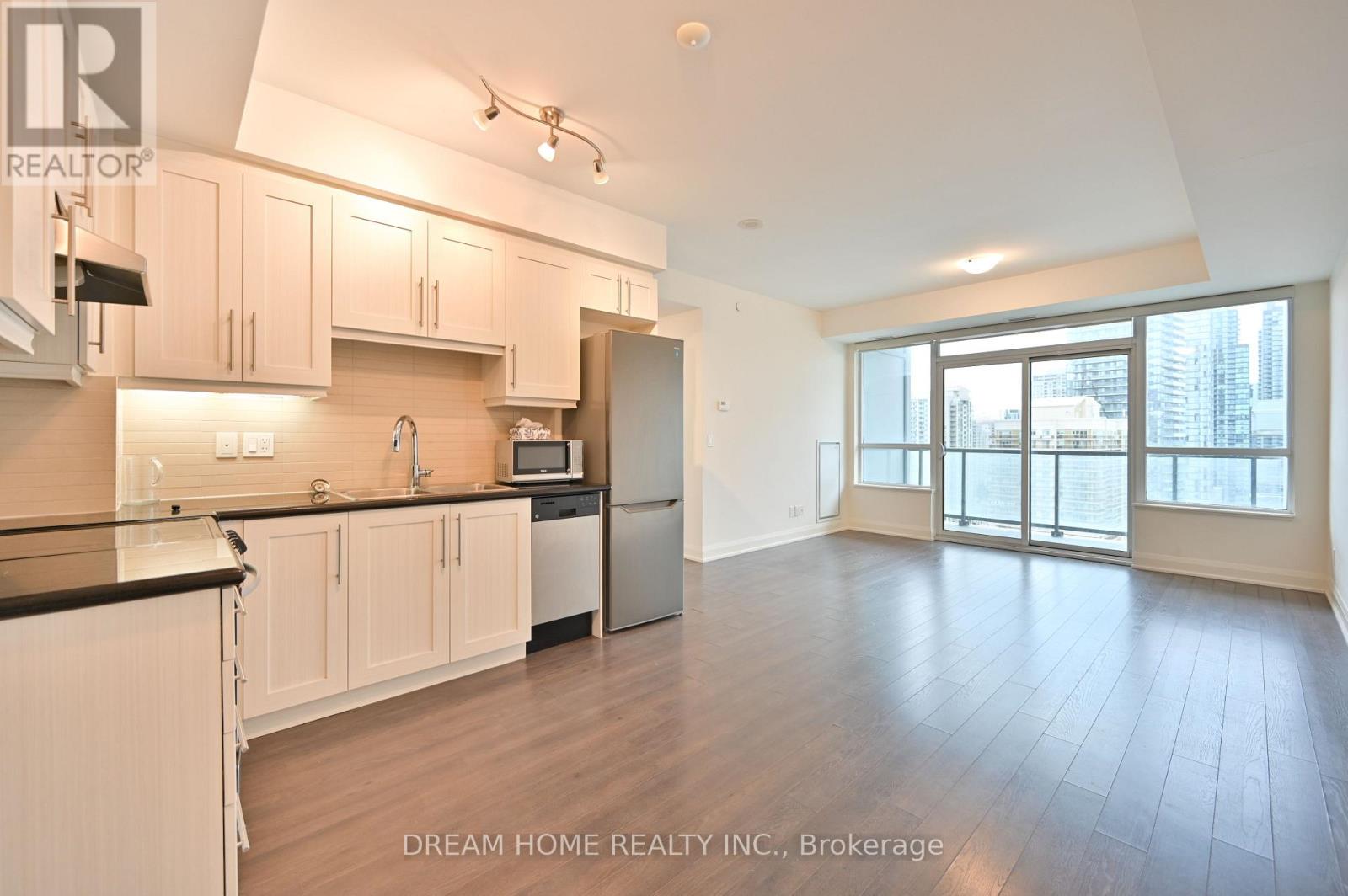 1702 - 68 Canterbury Place, Toronto, Ontario  M2N 0H8 - Photo 4 - C13060950
