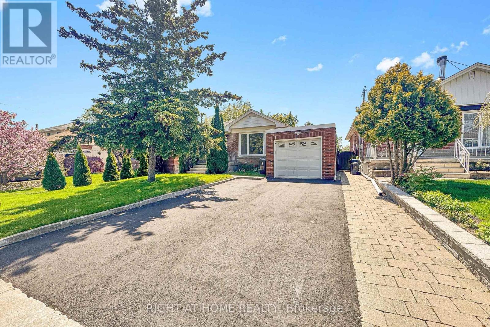 22 Lingarde Drive, Toronto, Ontario  M1R 1X6 - Photo 2 - E13153030