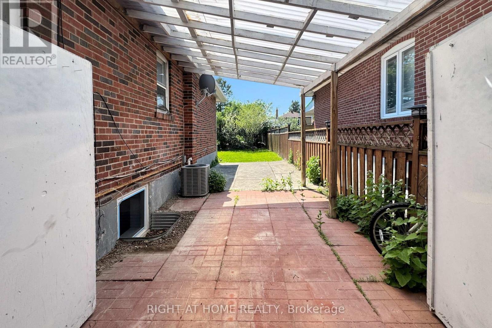 22 Lingarde Drive, Toronto, Ontario  M1R 1X6 - Photo 47 - E13153030