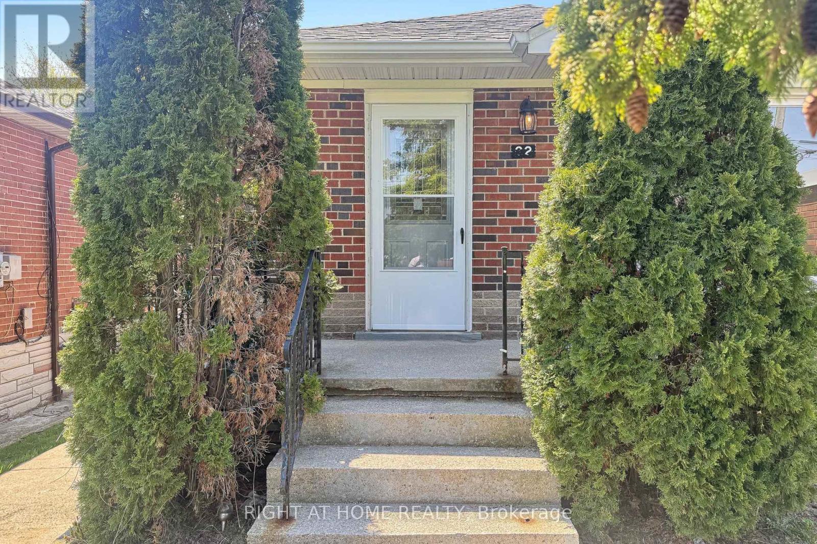 22 Lingarde Drive, Toronto, Ontario  M1R 1X6 - Photo 5 - E13153030