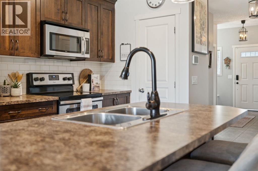 664 River Heights Crescent, Cochrane, Alberta  T4C 0R7 - Photo 6 - A2307856