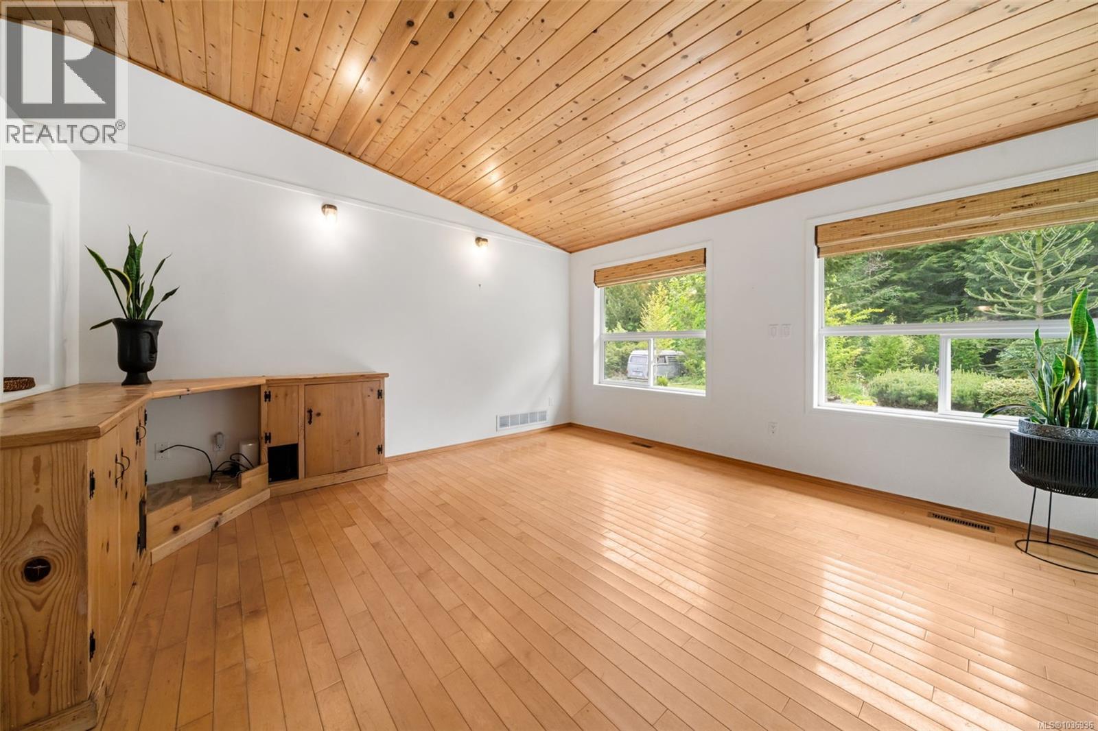 6745 Wall St, Honeymoon Bay, British Columbia  V0R 1Y0 - Photo 11 - 1036936