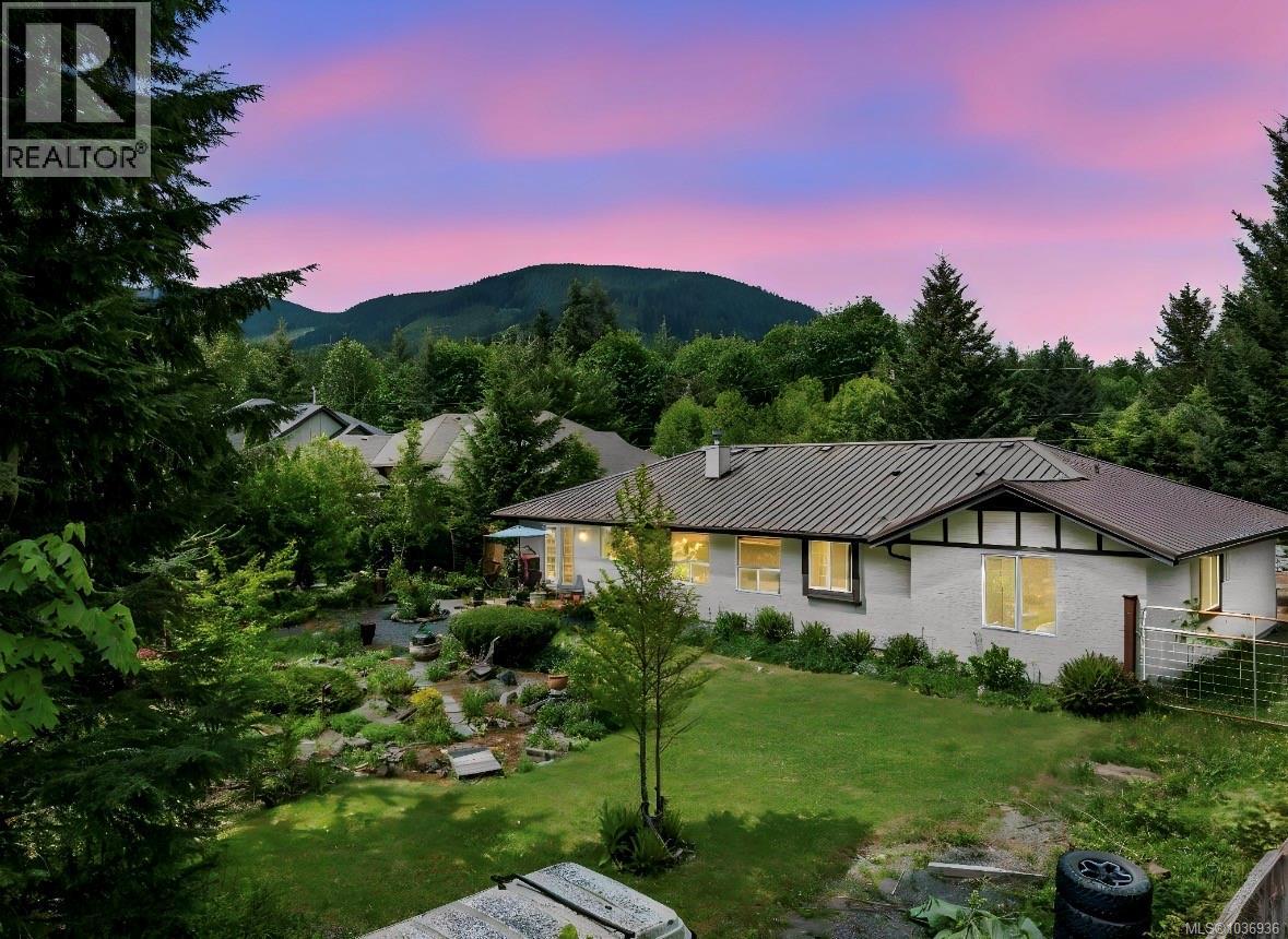 6745 Wall St, Honeymoon Bay, British Columbia  V0R 1Y0 - Photo 2 - 1036936