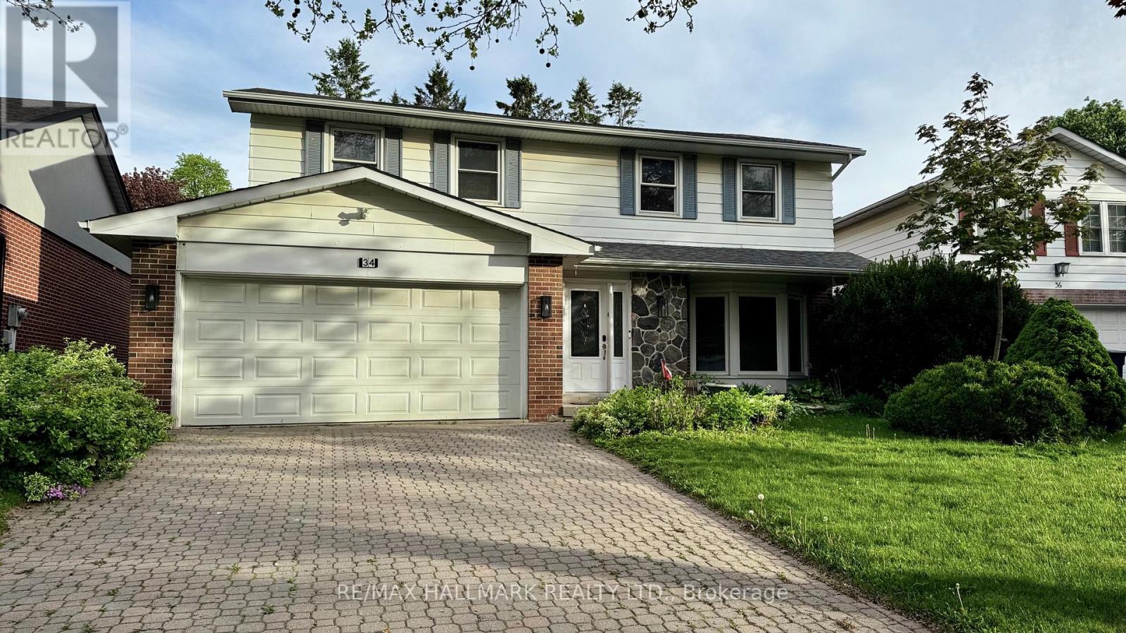 34 HARRINGAY CRESCENT, Toronto, Ontario