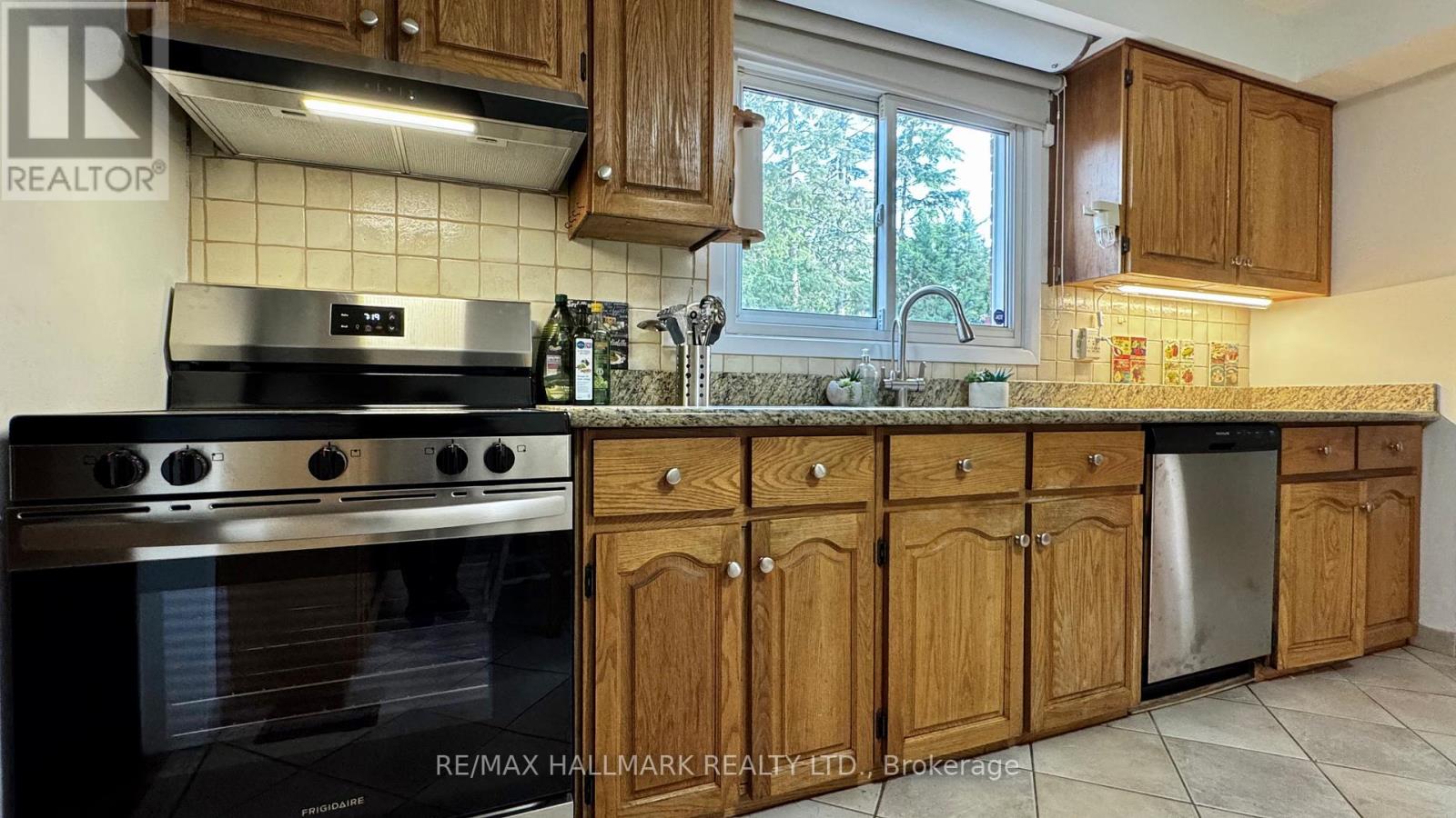 34 Harringay Crescent, Toronto, Ontario  M1W 1Z3 - Photo 17 - E12898904