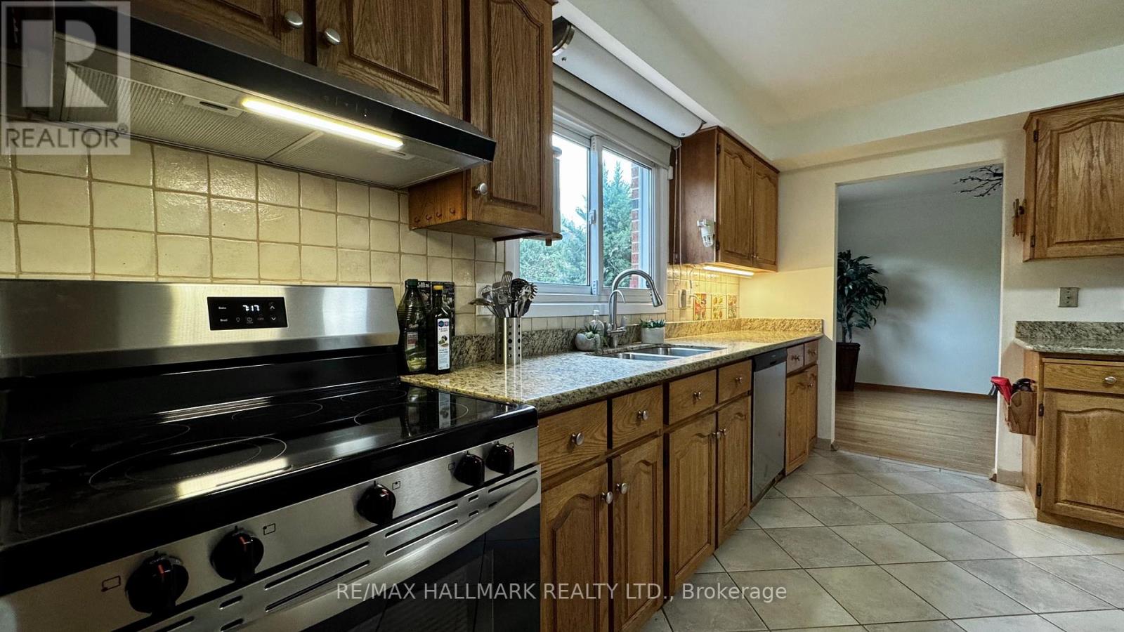 34 Harringay Crescent, Toronto, Ontario  M1W 1Z3 - Photo 13 - E12898904