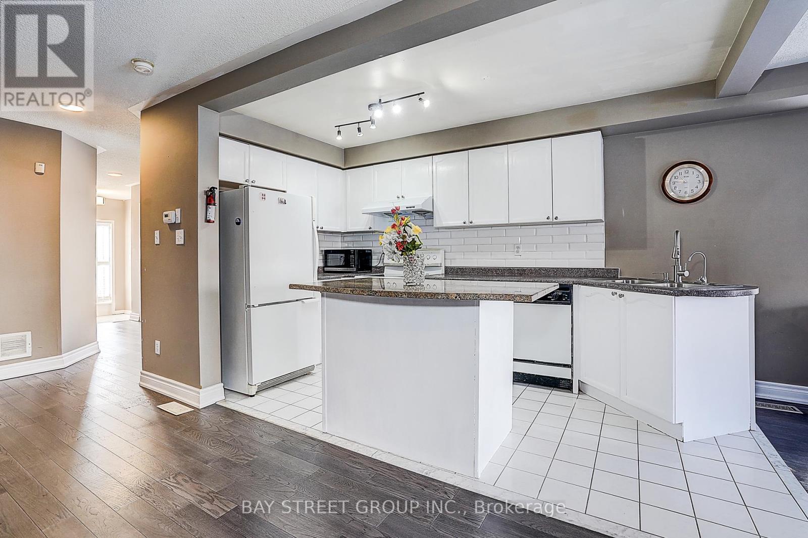 68 Woodroof Crescent, Aurora, Ontario  L4G 7H4 - Photo 9 - N13153056