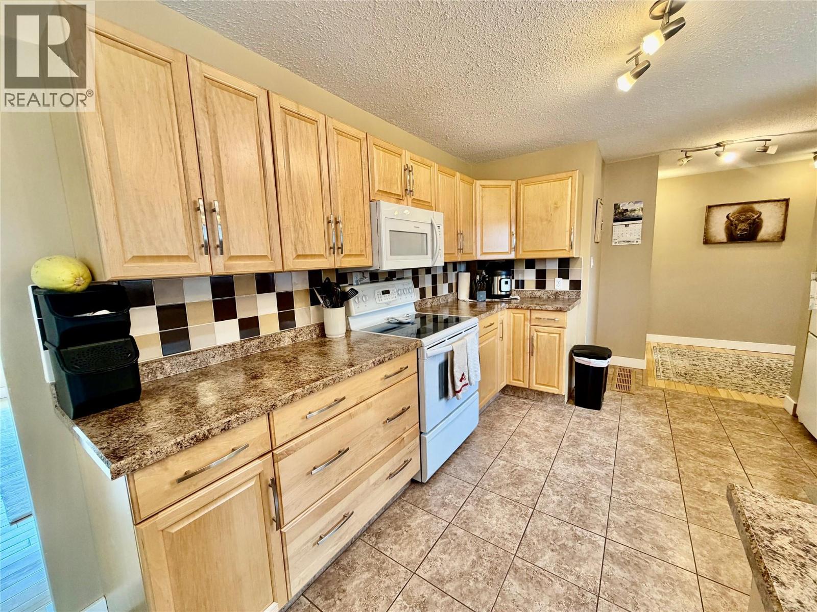 1300 93 Avenue, Dawson Creek, British Columbia  V1G 1E4 - Photo 8 - 10388195