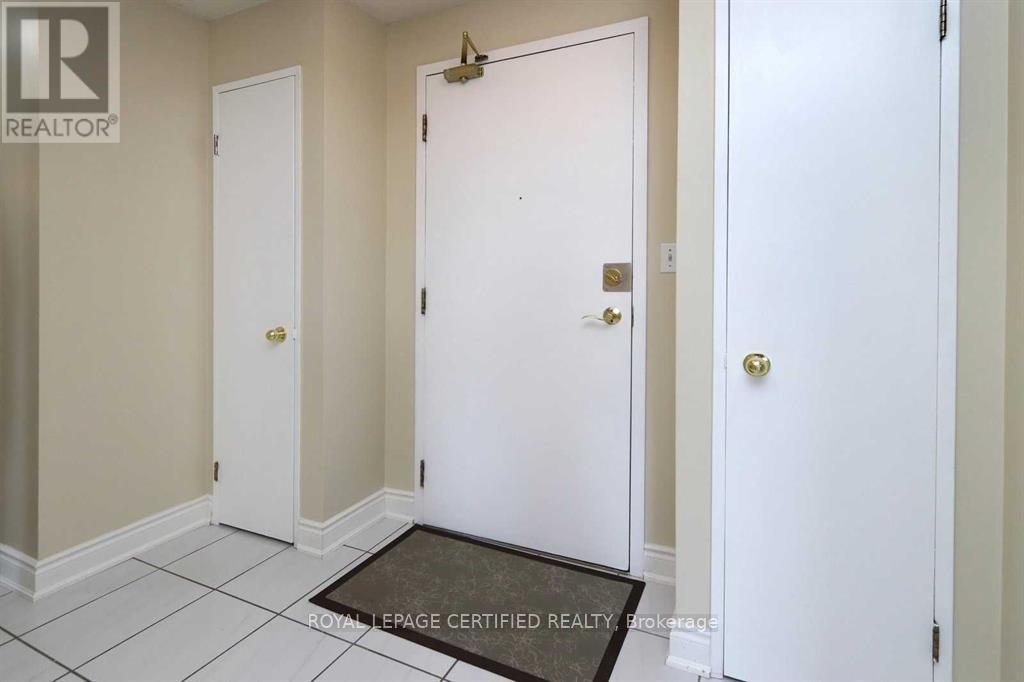 1910 - 155 Hillcrest Avenue, Mississauga, Ontario  L5B 3Z2 - Photo 3 - W13153034
