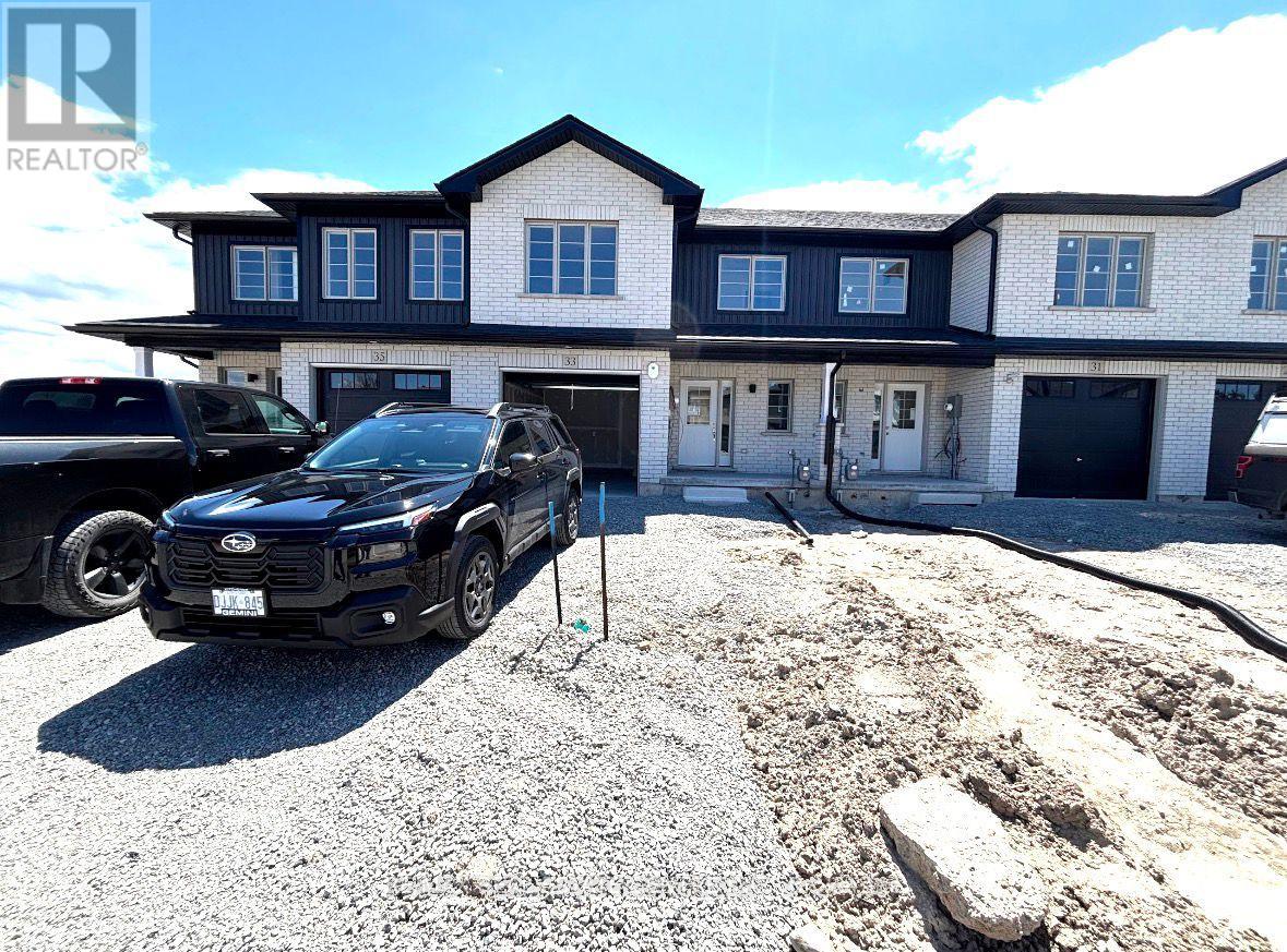 33 STRATH CRESCENT, Springwater, Ontario