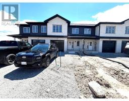 33 STRATH CRESCENT, Springwater, Ontario