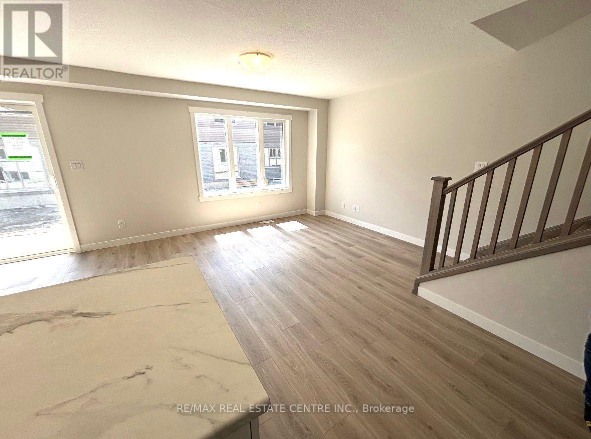 33 Strath Crescent, Springwater, Ontario  L0L 1P0 - Photo 5 - S13152384