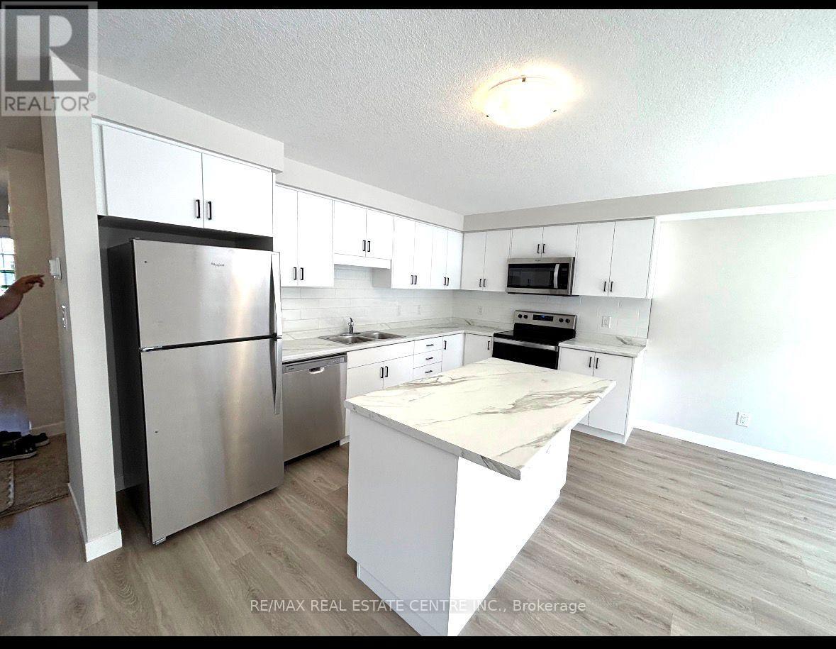 33 Strath Crescent, Springwater, Ontario  L0L 1P0 - Photo 7 - S13152384