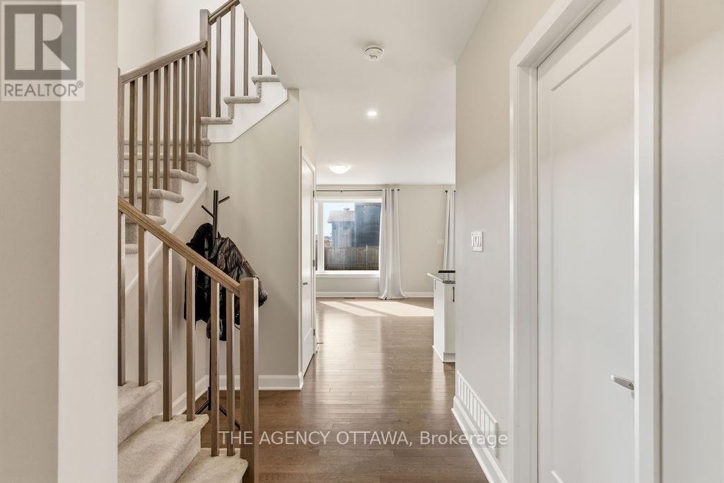 336 Barrett Farm Drive, Ottawa, Ontario  K1T 0X8 - Photo 2 - X13153080