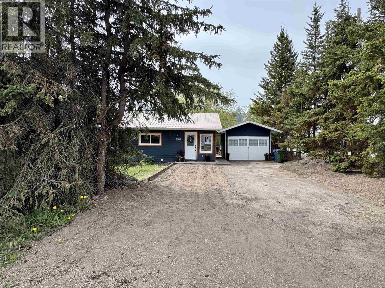 3769 15th Avenue, Smithers, British Columbia  V0J 2N0 - Photo 2 - R3126177