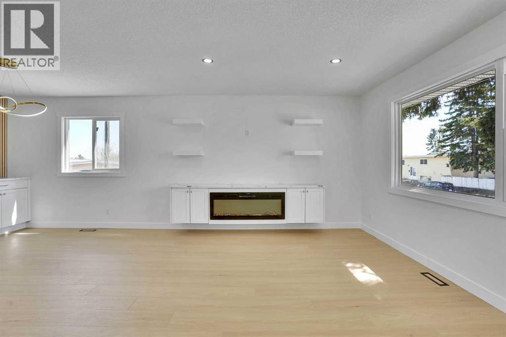 708 Sacramento Place SW, Calgary, Alberta  T2W 0R5 - Photo 4 - A2310843