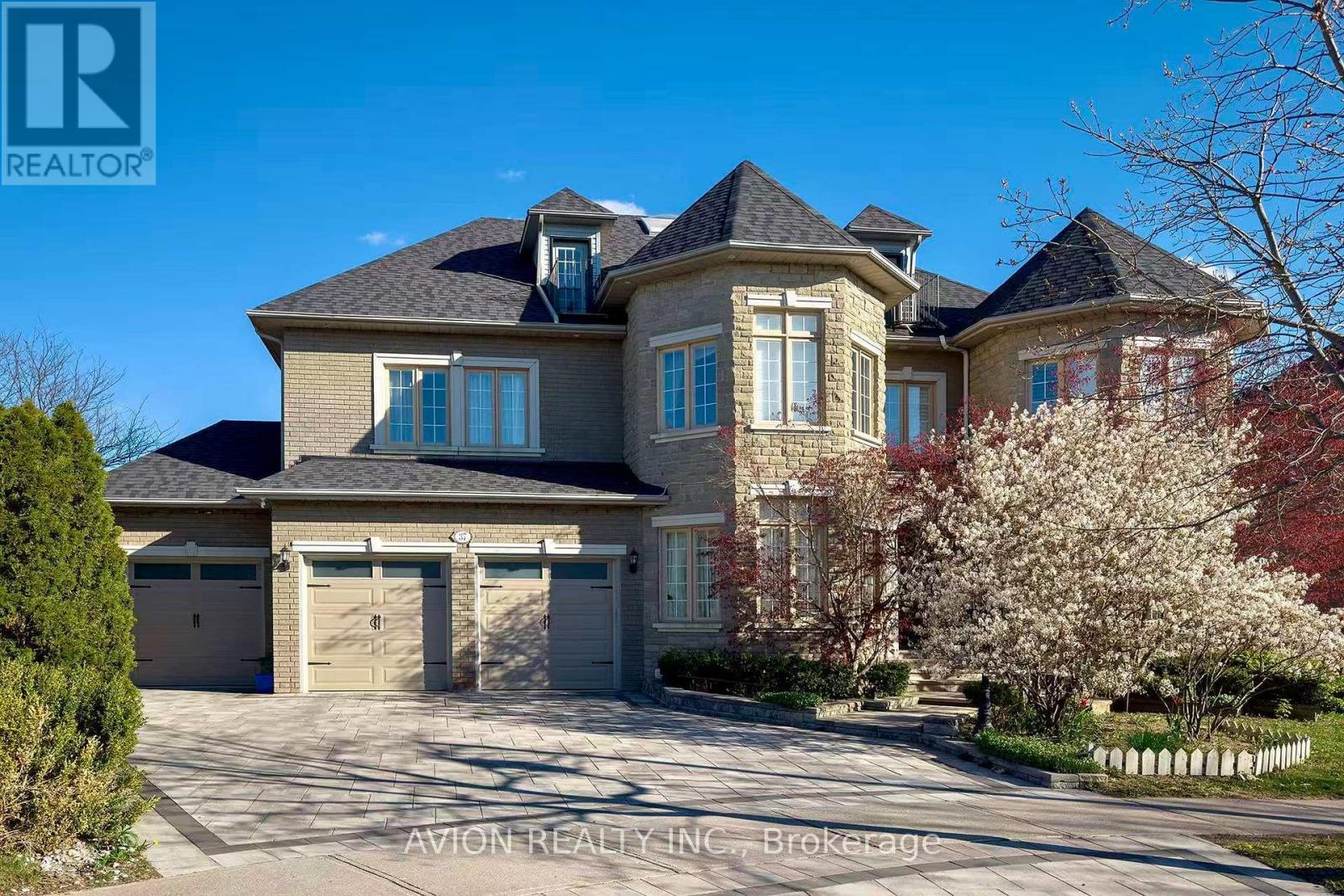 37 Frybrook Crescent, Richmond Hill, Ontario  L4B 4B9 - Photo 2 - N13153058