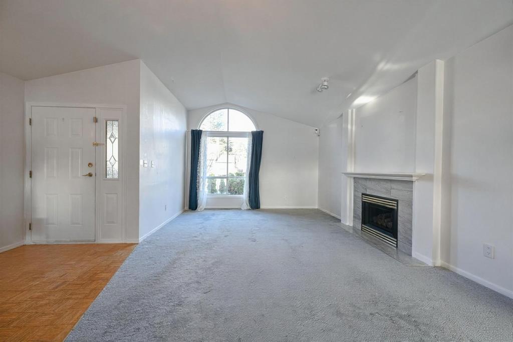 32948 10th Avenue, Mission, British Columbia  V2V 2K3 - Photo 5 - R3105599