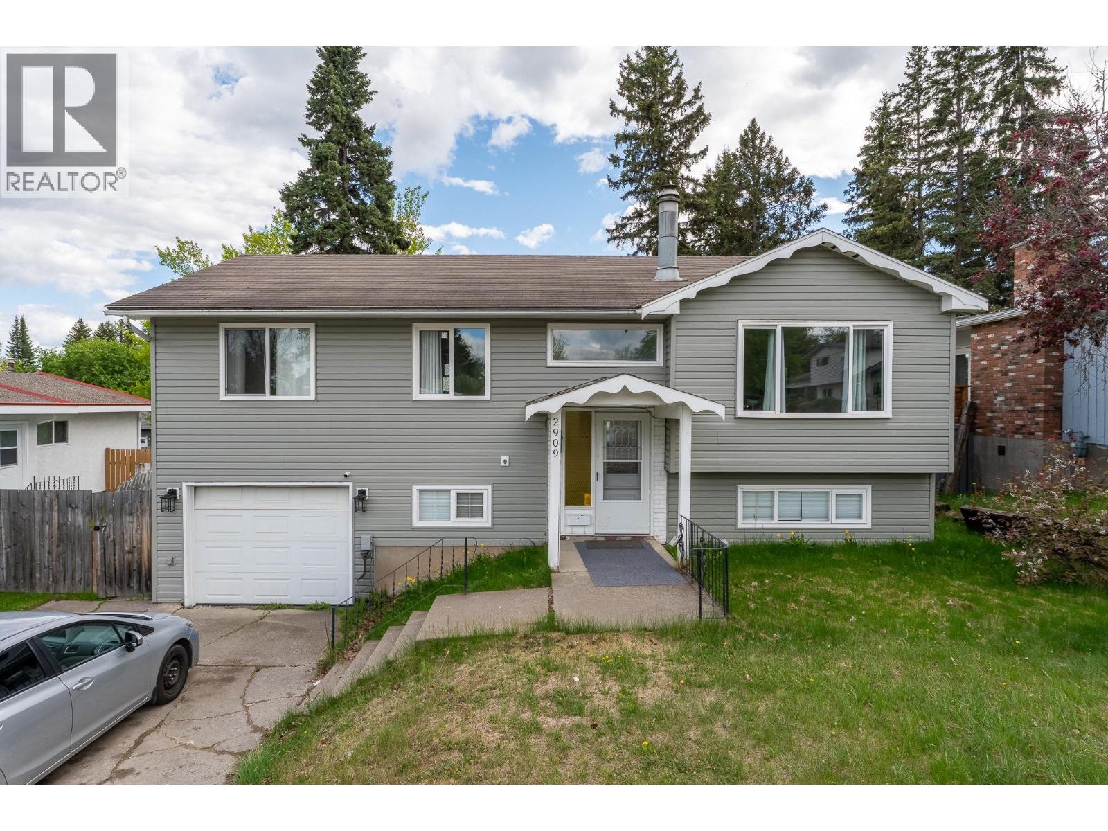 2909 Pinewood Avenue, Prince George, British Columbia  V2N 1H8 - Photo 1 - R3126182