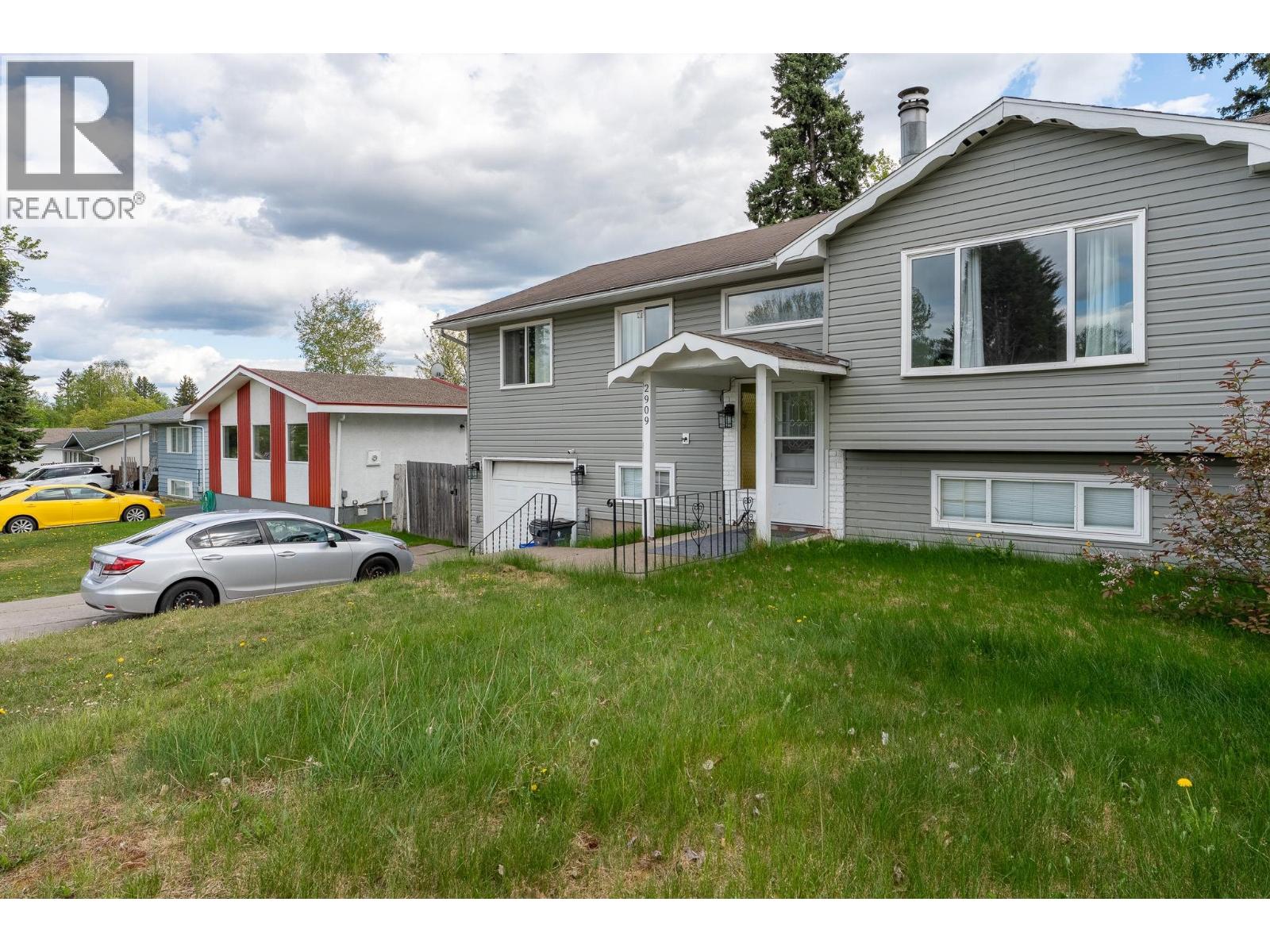 2909 Pinewood Avenue, Prince George, British Columbia  V2N 1H8 - Photo 2 - R3126182