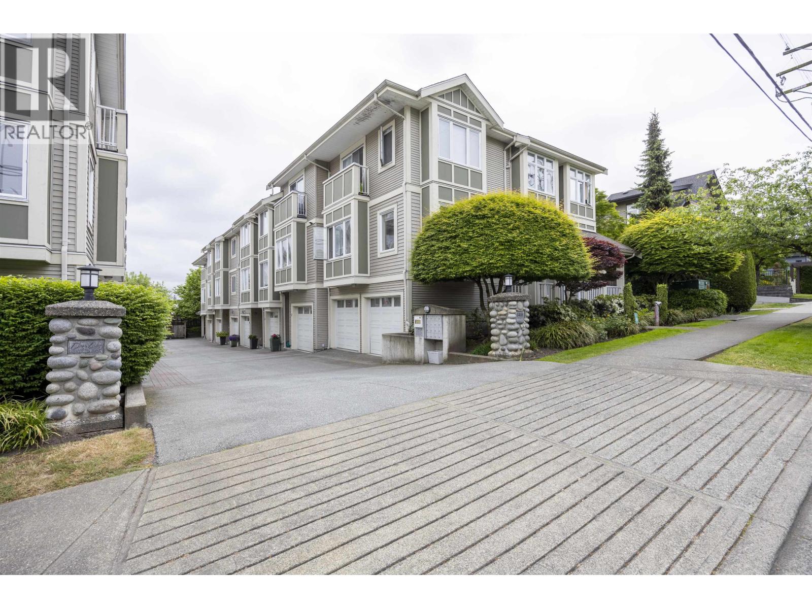6 6498 ELGIN AVENUE, Burnaby, British Columbia