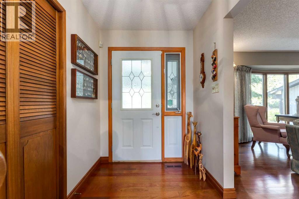 2724 Palliser Drive SW, Calgary, Alberta  T2V 4G2 - Photo 2 - A2312870