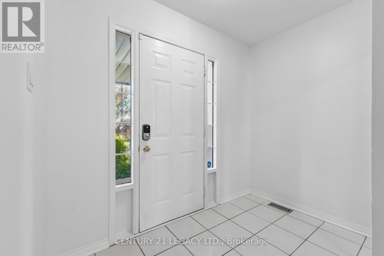 29 Woolf Crescent, Ajax, Ontario  L1S 7N5 - Photo 3 - E13153128