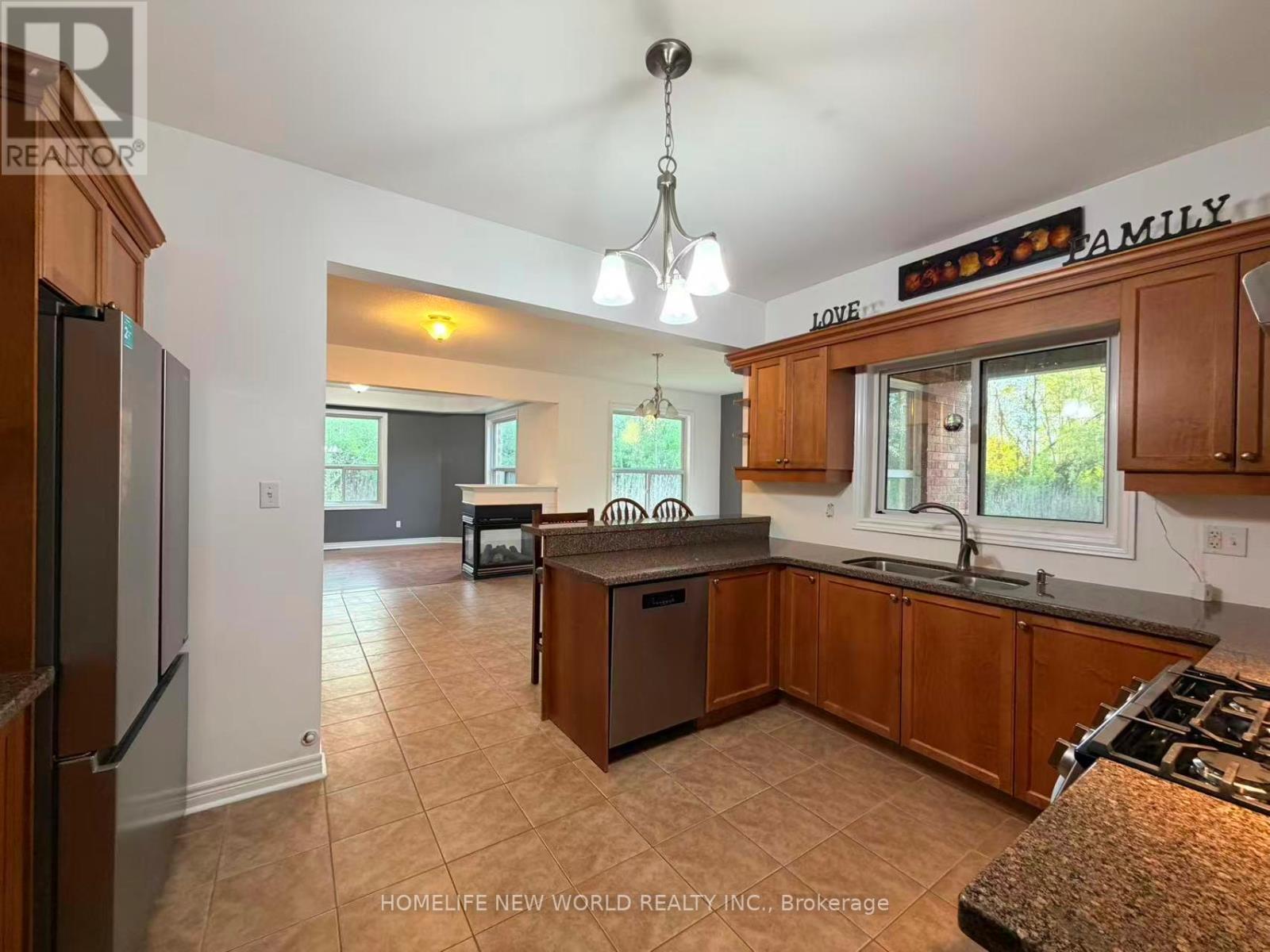 3370 Ravenshoe Road, Georgina, Ontario  L4P 3E9 - Photo 8 - N13153102
