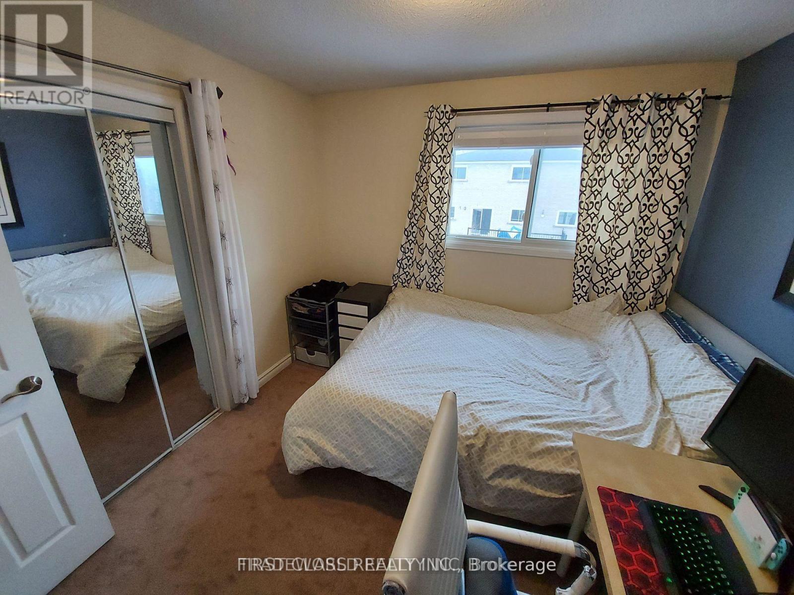 880 Leslie Valley Drive, Newmarket, Ontario  L3Y 7G9 - Photo 2 - N13153106