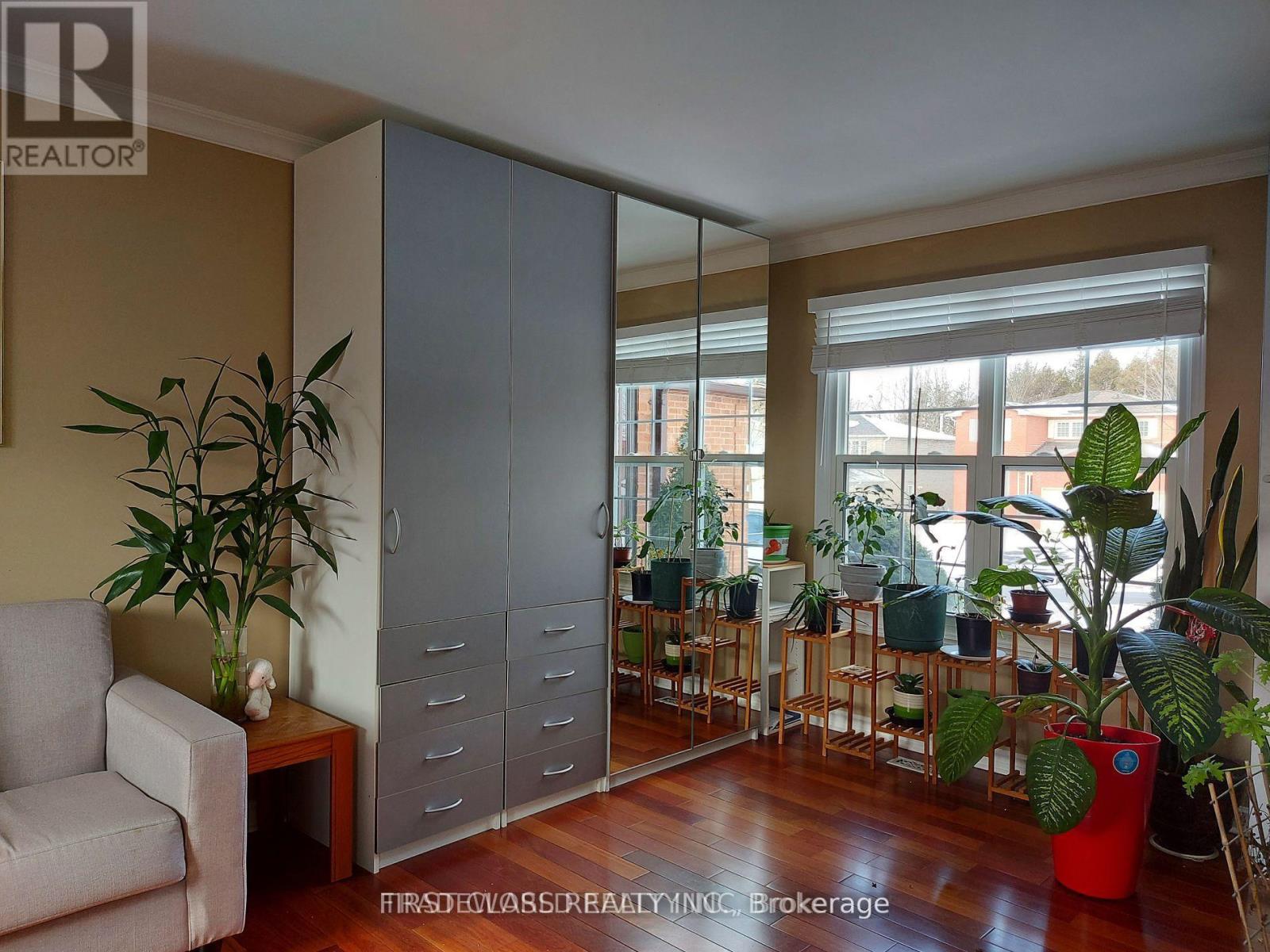 880 Leslie Valley Drive, Newmarket, Ontario  L3Y 7G9 - Photo 6 - N13153106