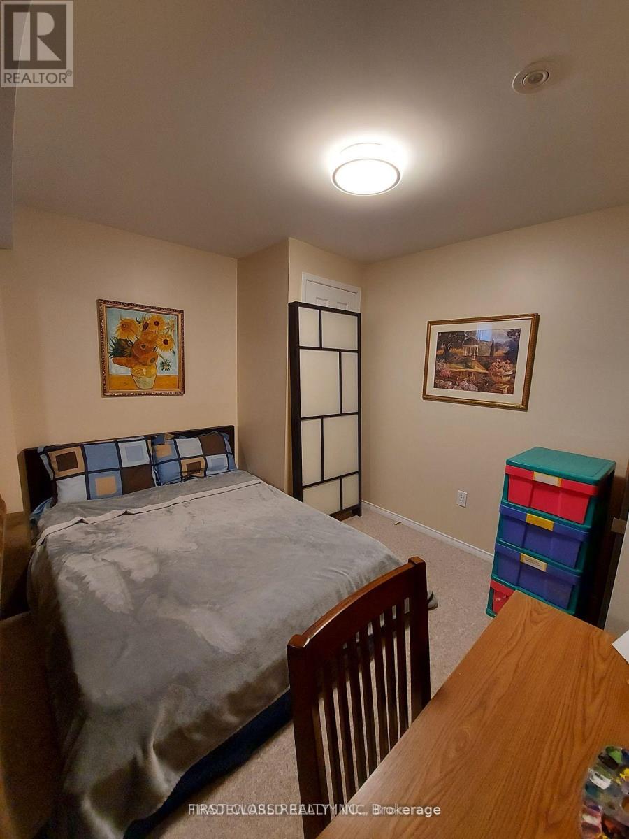 880 Leslie Valley Drive, Newmarket, Ontario  L3Y 7G9 - Photo 8 - N13153106
