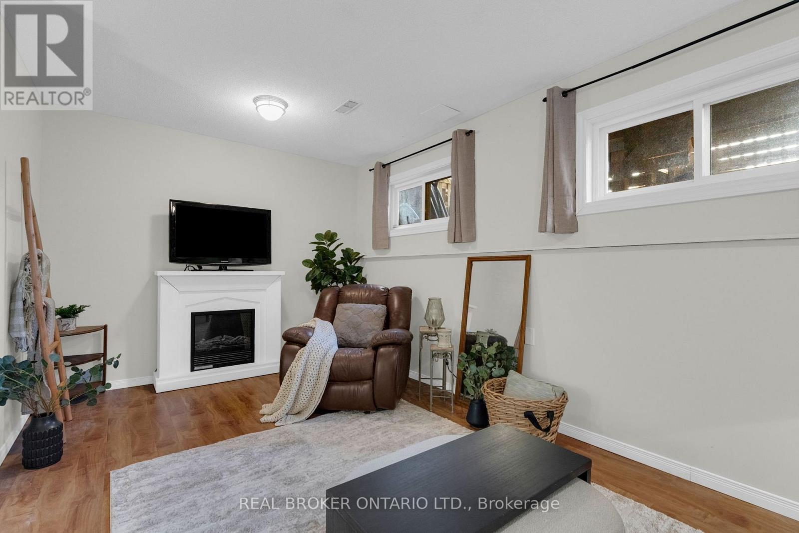 4 Parkside Crescent, Essa, Ontario  L0M 1B3 - Photo 23 - N13153140