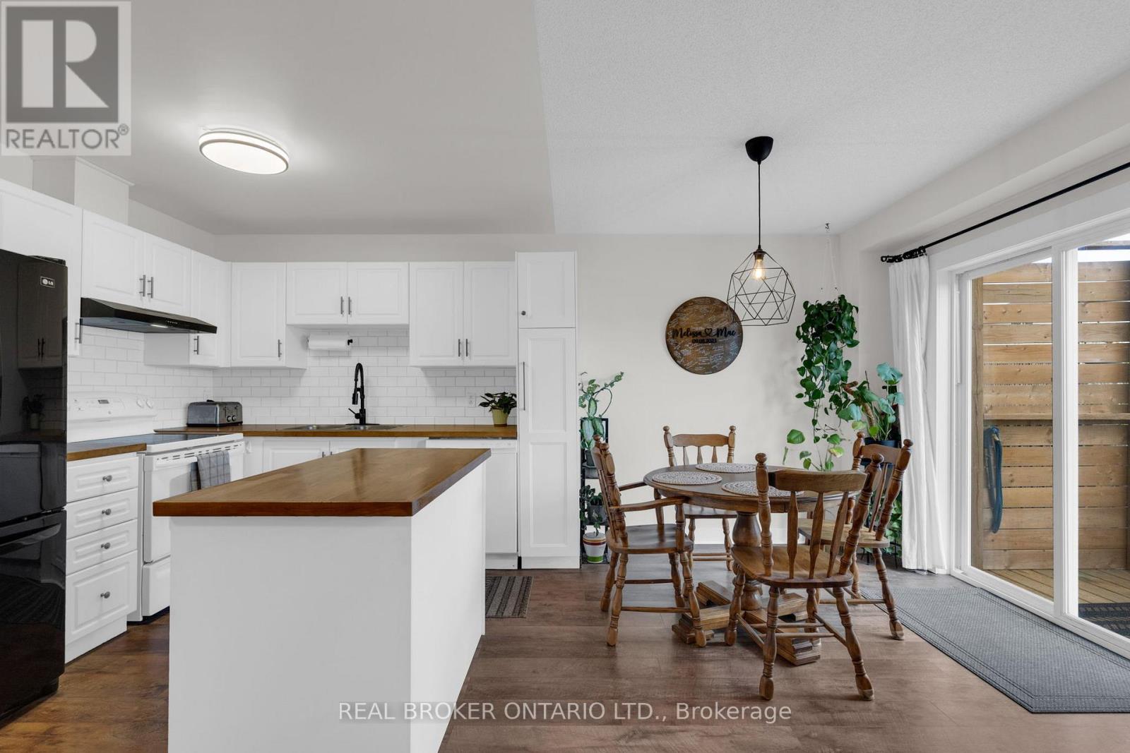 4 Parkside Crescent, Essa, Ontario  L0M 1B3 - Photo 6 - N13153140