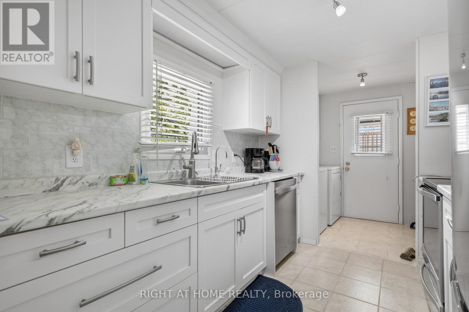 1 Mimosa Drive, Innisfil, Ontario L9S 1R2 - Photo 10 - N13153148