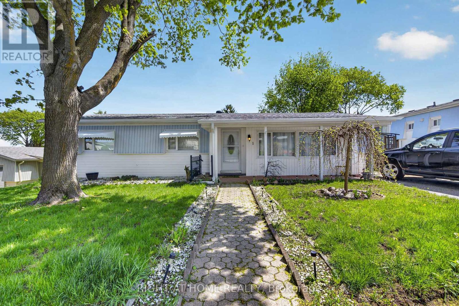 1 Mimosa Drive, Innisfil, Ontario L9S 1R2 - Photo 2 - N13153148