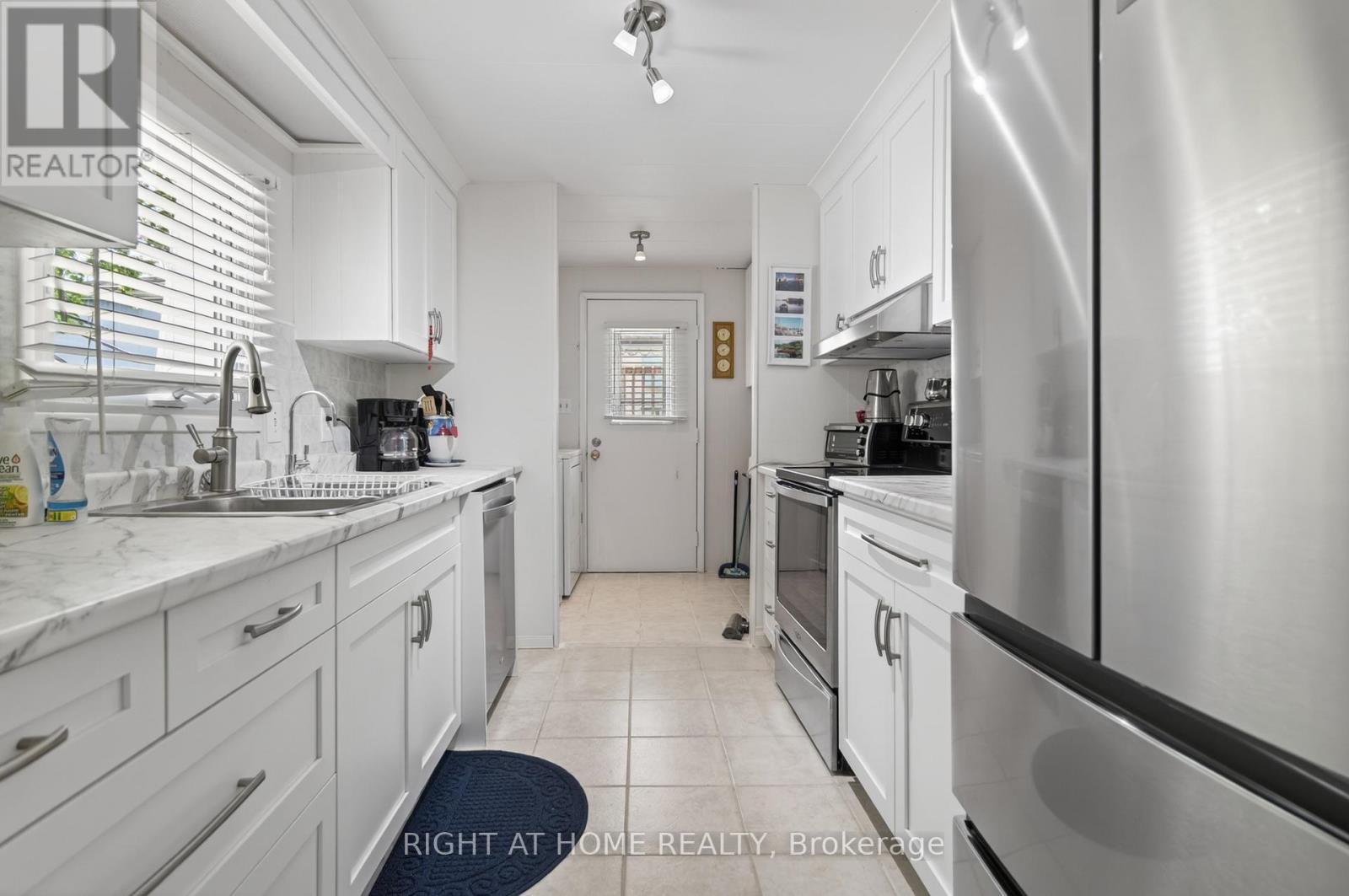 1 Mimosa Drive, Innisfil, Ontario L9S 1R2 - Photo 9 - N13153148
