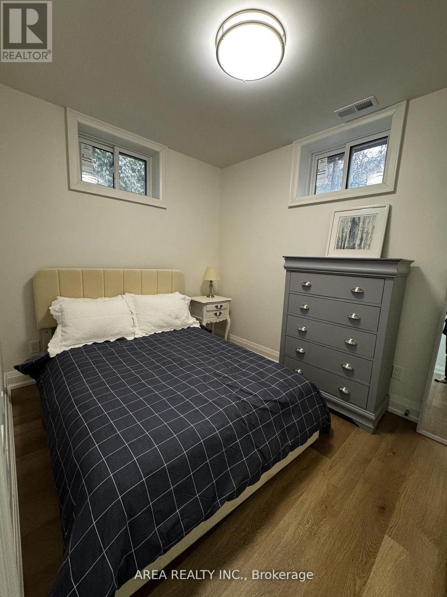 Lower - 1413 Queen Victoria Avenue, Mississauga, Ontario  L5H 3H2 - Photo 5 - W13153108