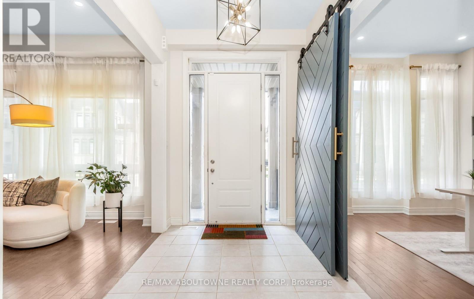 (Upper) - 3294 Millicent Avenue, Oakville, Ontario  L6H 0V9 - Photo 3 - W13153144