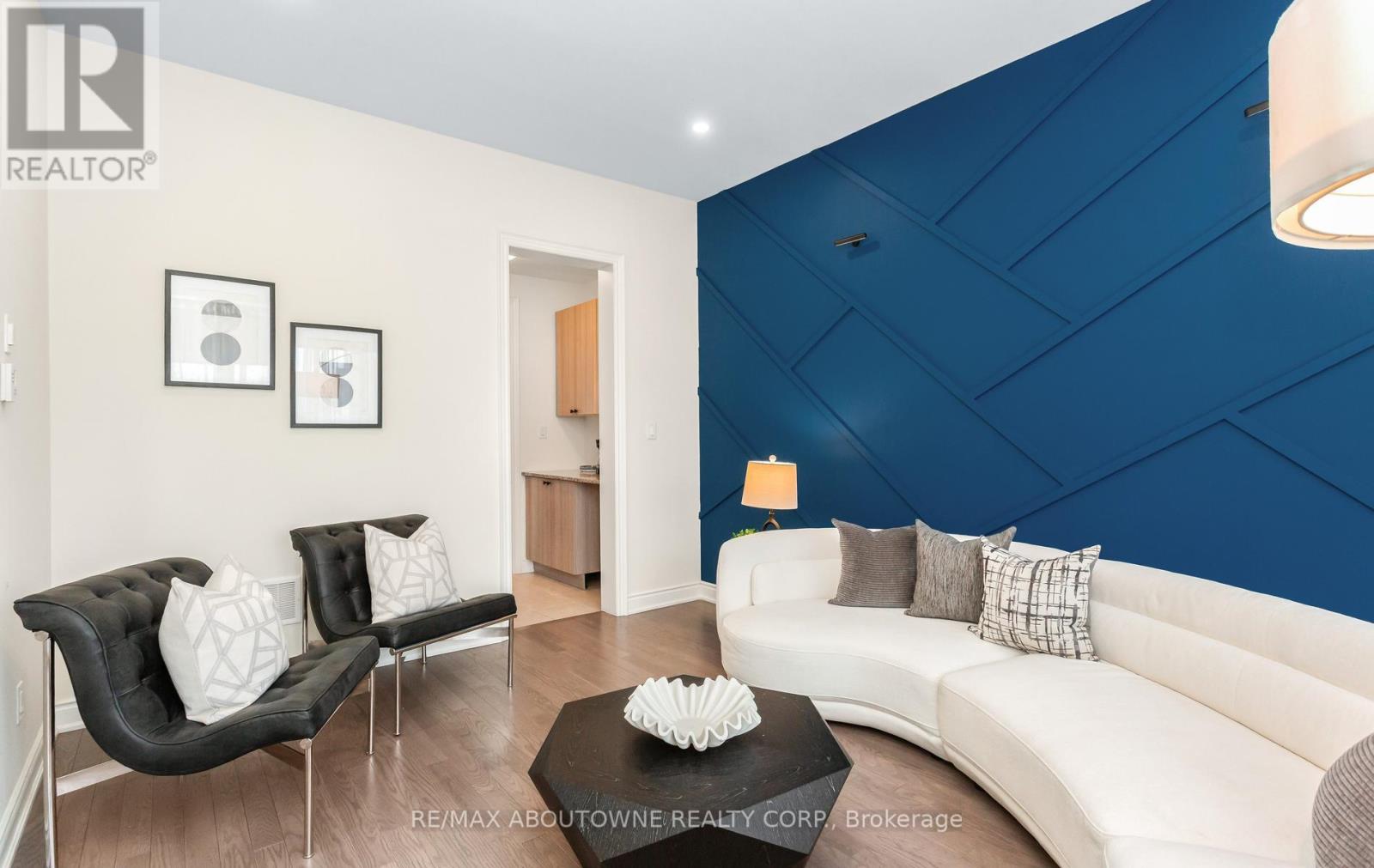 (Upper) - 3294 Millicent Avenue, Oakville, Ontario  L6H 0V9 - Photo 5 - W13153144