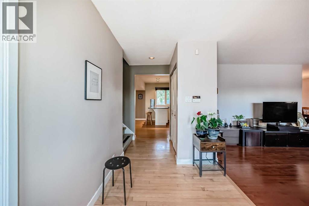 1220 73 Avenue SW, Calgary, Alberta  T2V 0S1 - Photo 4 - A2312774