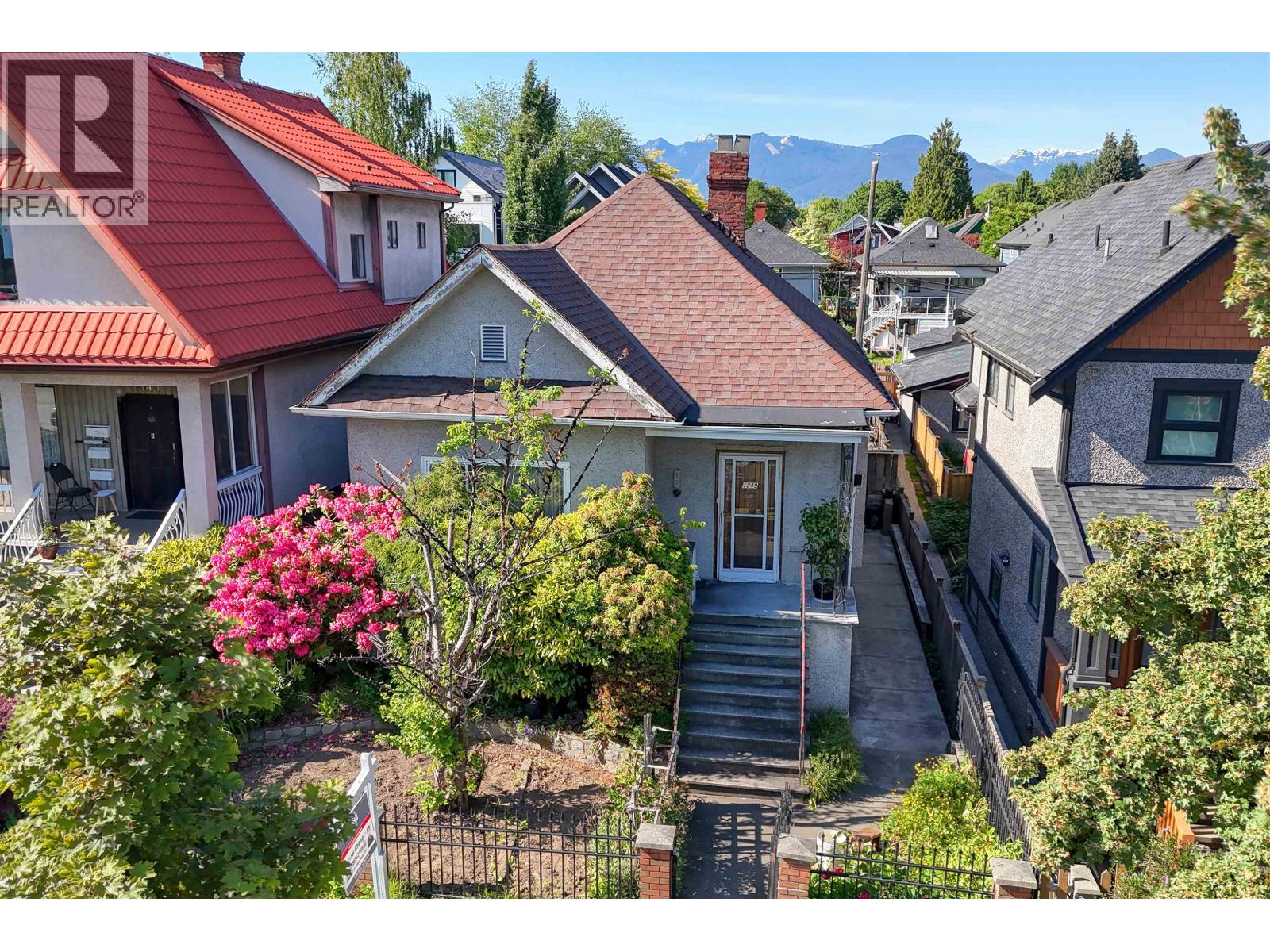 1349 E 14th Avenue, Vancouver, British Columbia  V5N 2C7 - Photo 2 - R3126072
