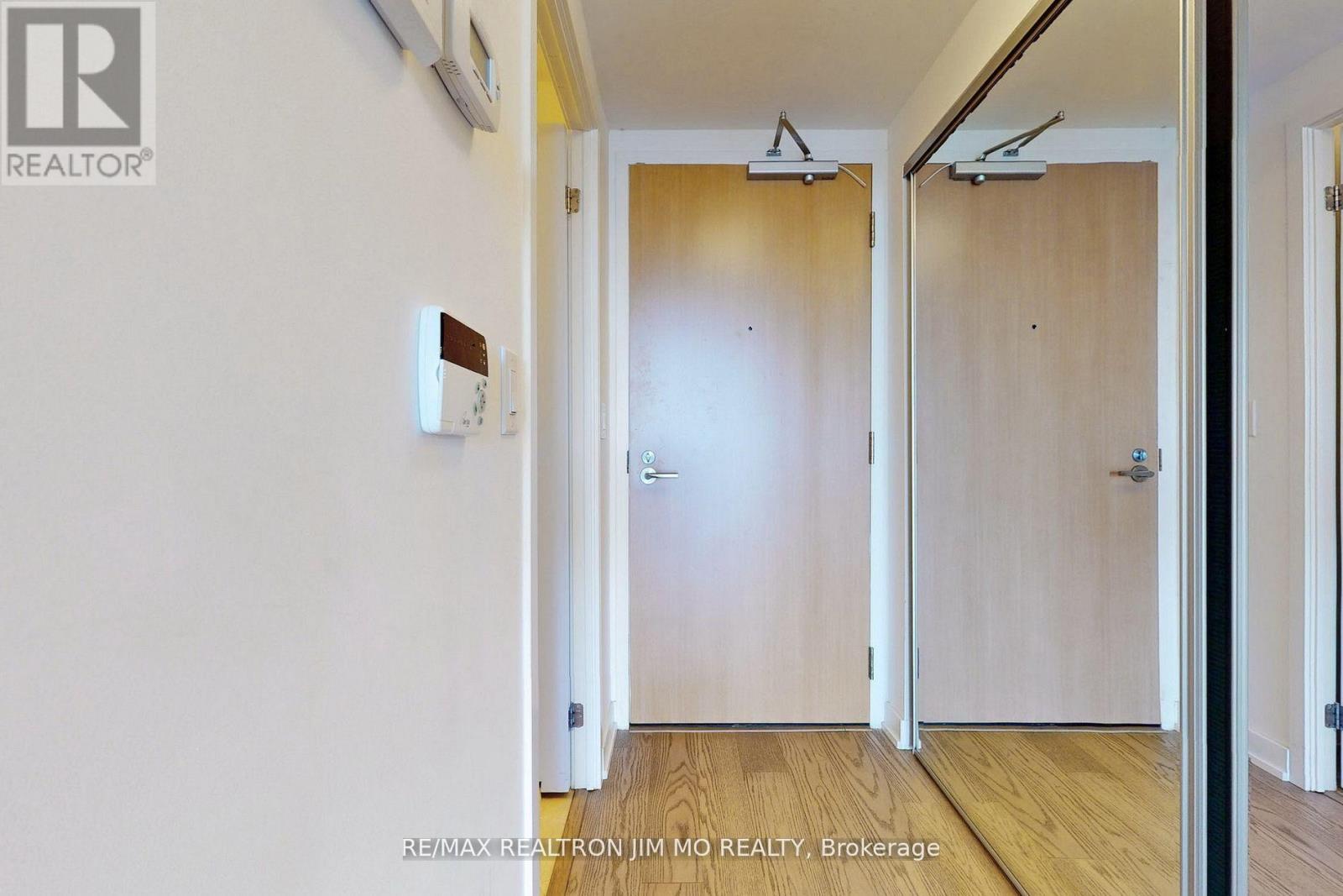 5510 - 11 Wellesley Street W, Toronto, Ontario  M4Y 0G4 - Photo 33 - C13153166