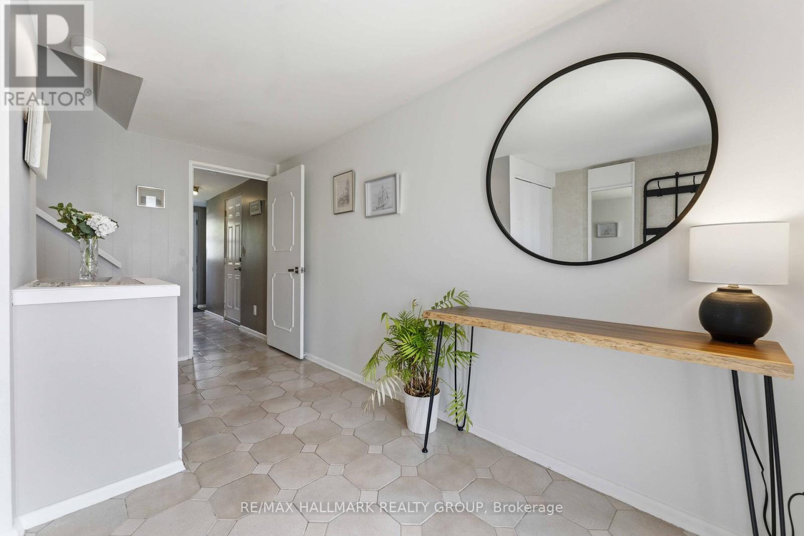 1119 Cameo Drive, Ottawa, Ontario  K2C 1Y6 - Photo 5 - X13153190