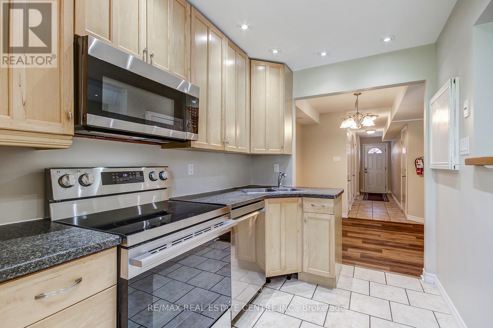 49 Wylie Circle E, Halton Hills, Ontario  L7G 5L9 - Photo 11 - W13153170