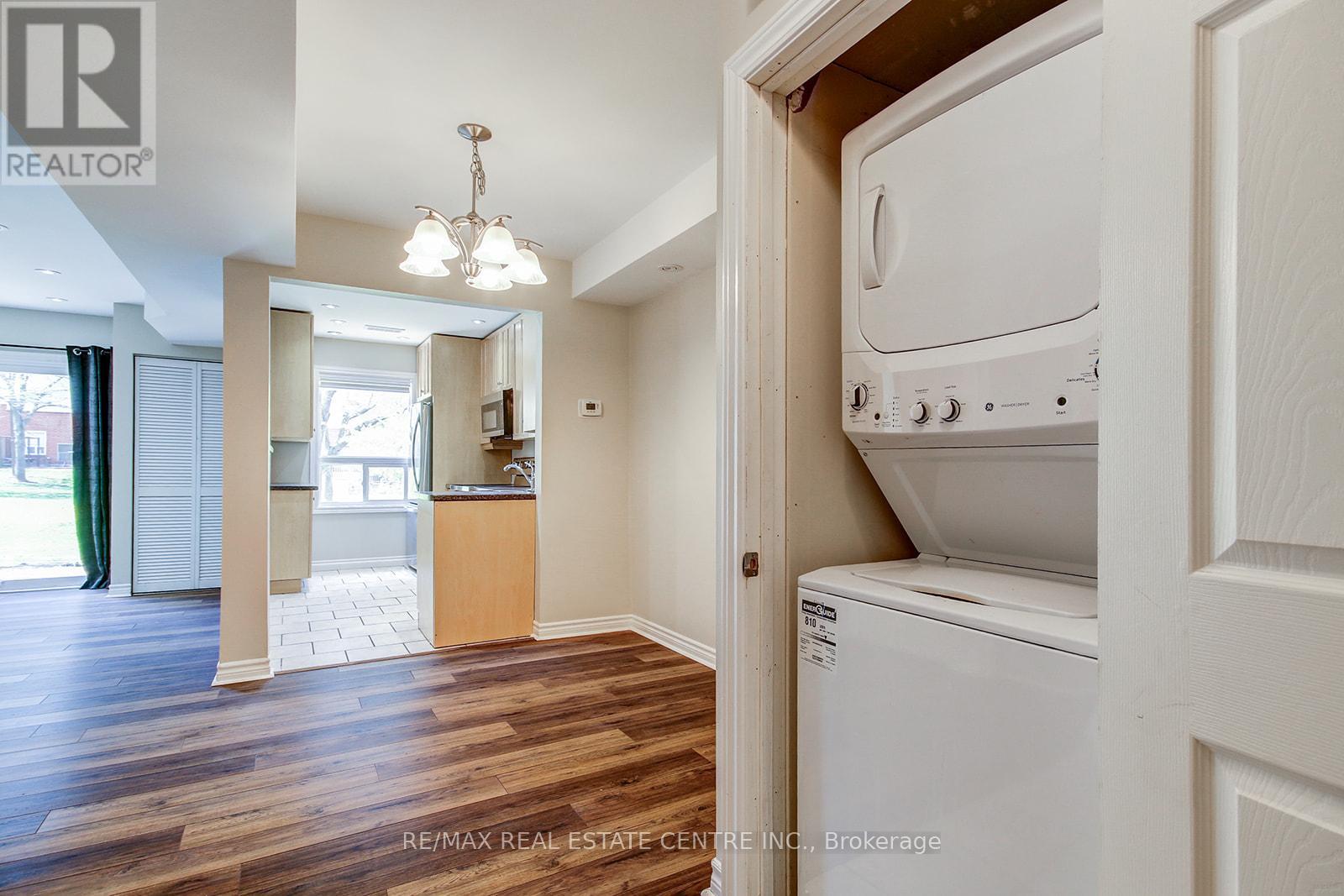 49 Wylie Circle E, Halton Hills, Ontario  L7G 5L9 - Photo 3 - W13153170