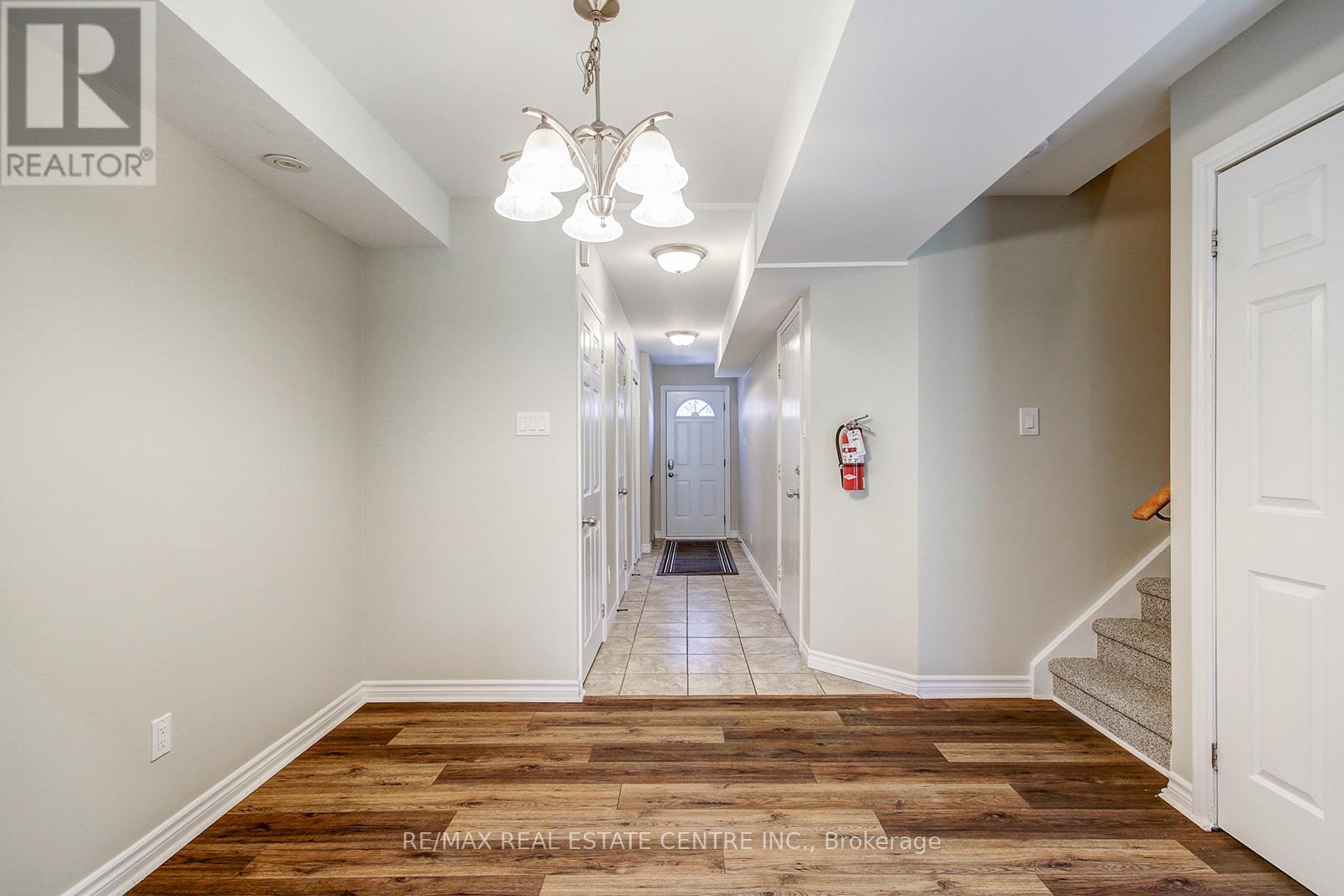 49 Wylie Circle E, Halton Hills, Ontario  L7G 5L9 - Photo 5 - W13153170