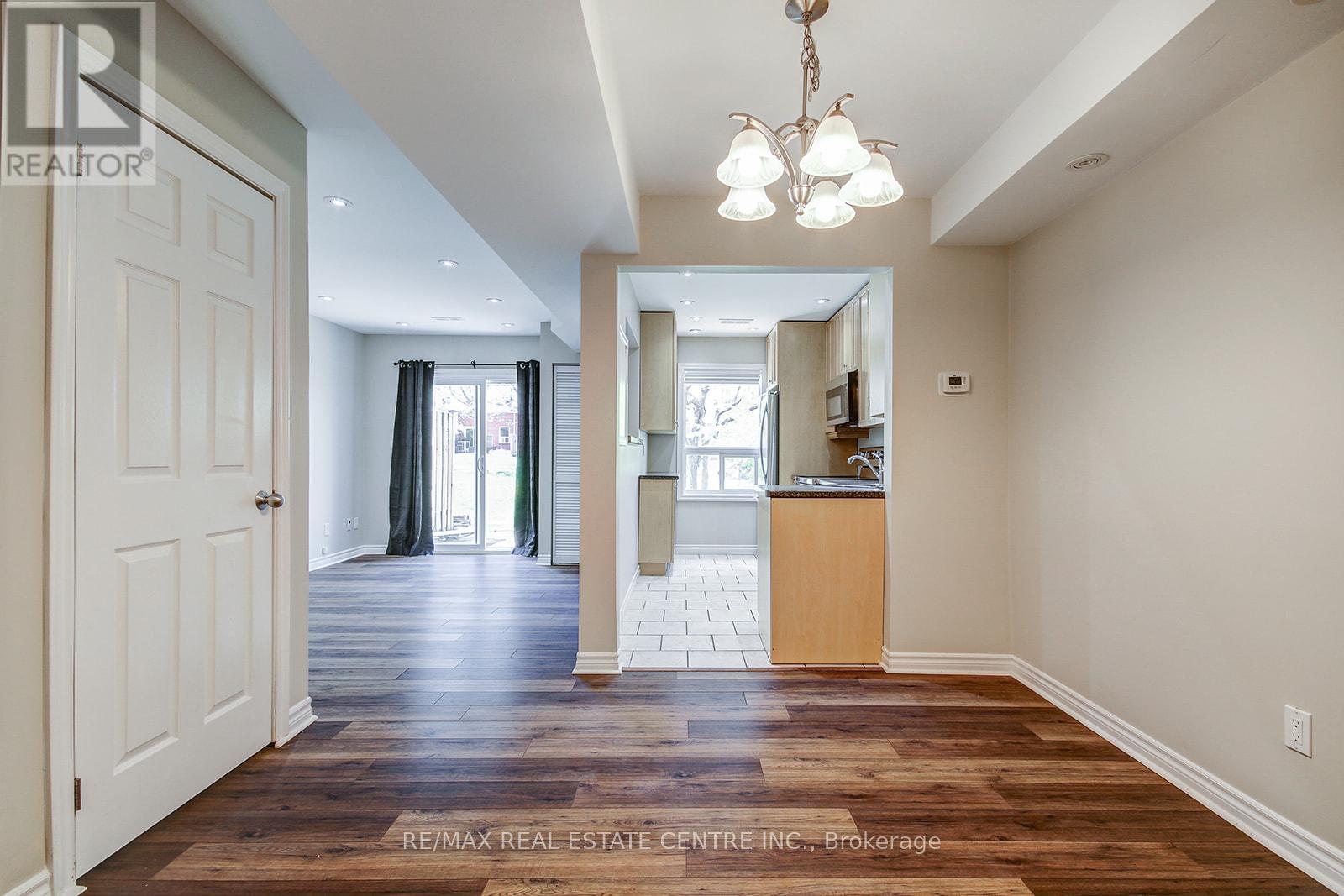 49 Wylie Circle E, Halton Hills, Ontario  L7G 5L9 - Photo 6 - W13153170